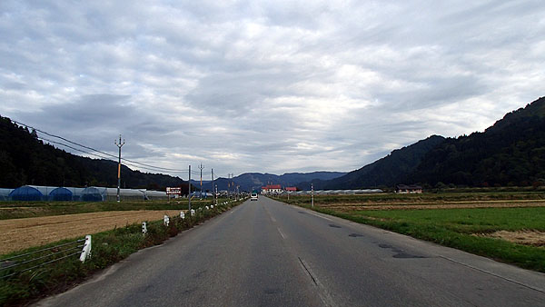 空いていて信号の無い道